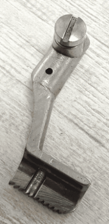Лапка прижимная внутренняя Pfaff 145 (7.9 mm) 2/158 от магазина Promily в Новороссийске